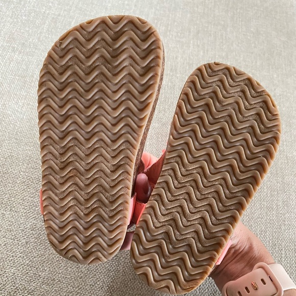 Carter’s Flower Sandals - Picture 3 of 4